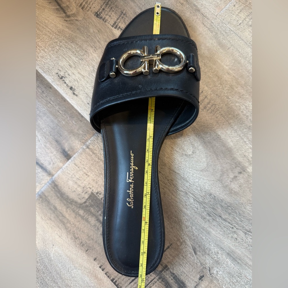 FERRAGAMO GANCINI LEATHER SLIDE - Picture 8 of 9